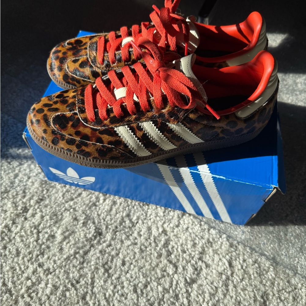 ‼️NIB‼️ Adidas Samba OG W  Leopard Print Shoes with Red Accents